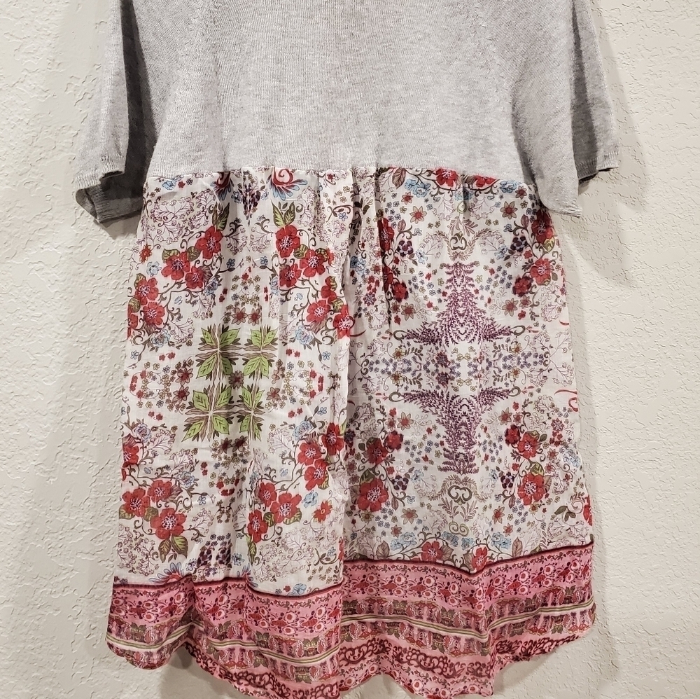 Subtle Luxury Top - Picture 3 of 6